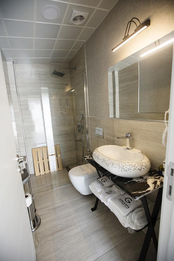 Gardenya Suite Hotel ทรับซอน ภายนอก รูปภาพ